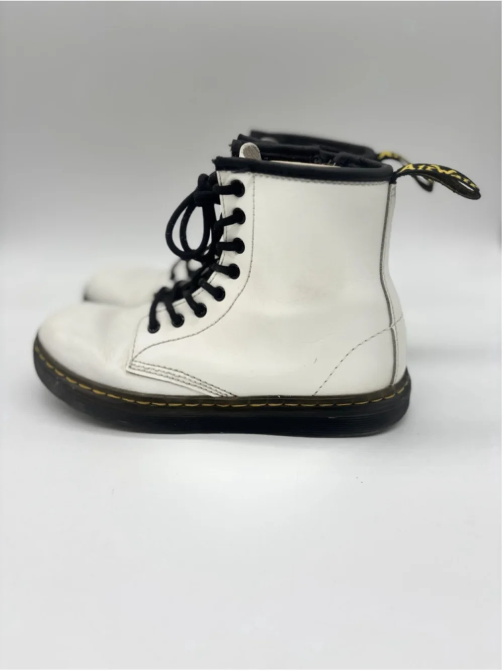 Doc Dr. Martens Girls Zavala J AW004 Lace Up Combat Boot White Size 2 Youth